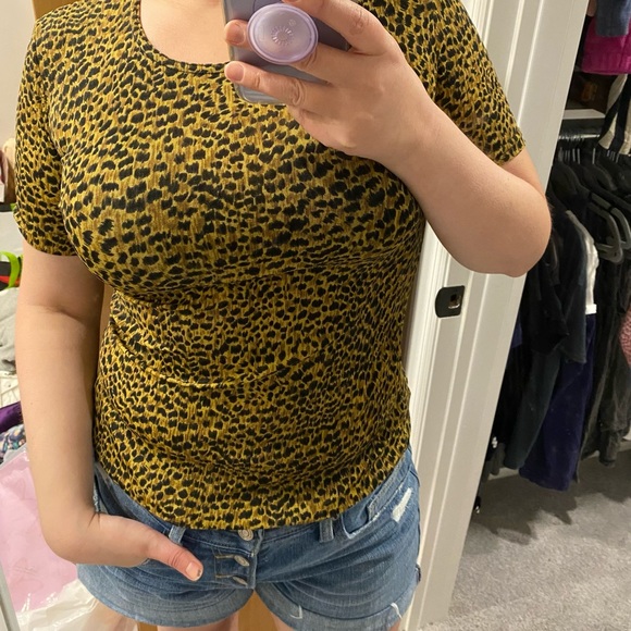 •2/$40• VTG Animal Print Short Sleeve Stretchy Shirt Size Medium Elevated Basic - Picture 4 of 5